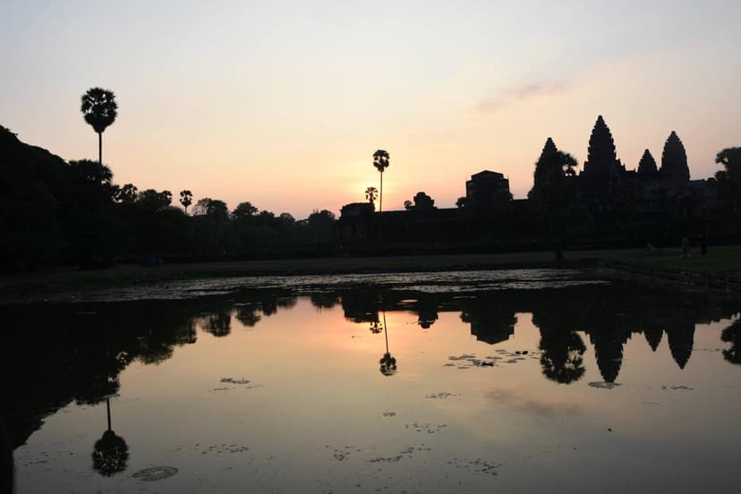 Angkor: Mai mult decât un Templu, un Întreg Univers Pierdut în Junglă