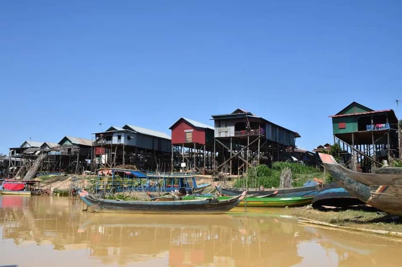 Kampong Phluk: Satul Plutitor din Cambodgia aflat la Marginea Timpului
